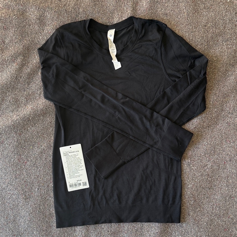 Lululemon Swiftly Relaxed Long Sleeve Top in Black (Size 2)